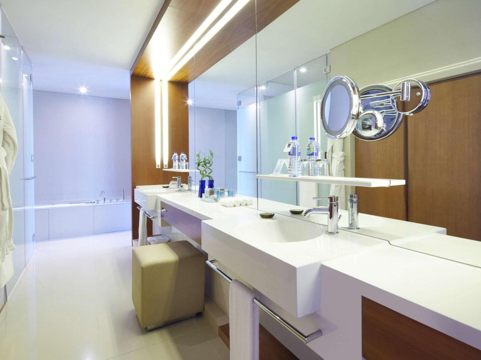 Executive Premier King Suite,1277445178:JPEG