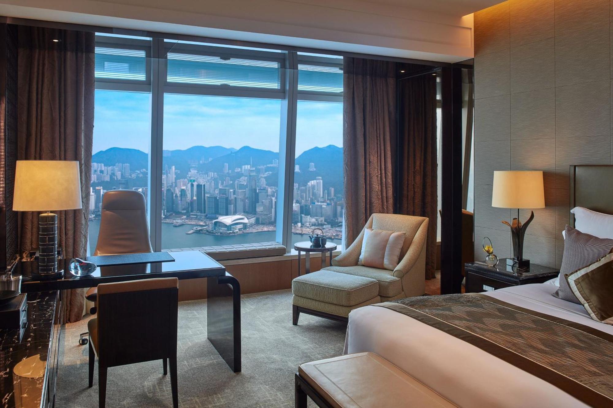 Club Deluxe Victoria Harbour Room King Bed Club Lounge Access,1646342304:JPEG