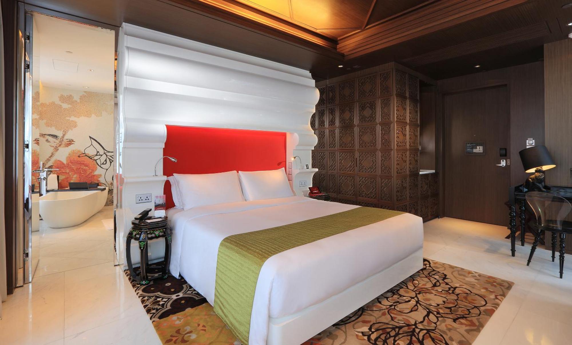 Half Moon King Room Partial Harbour View
