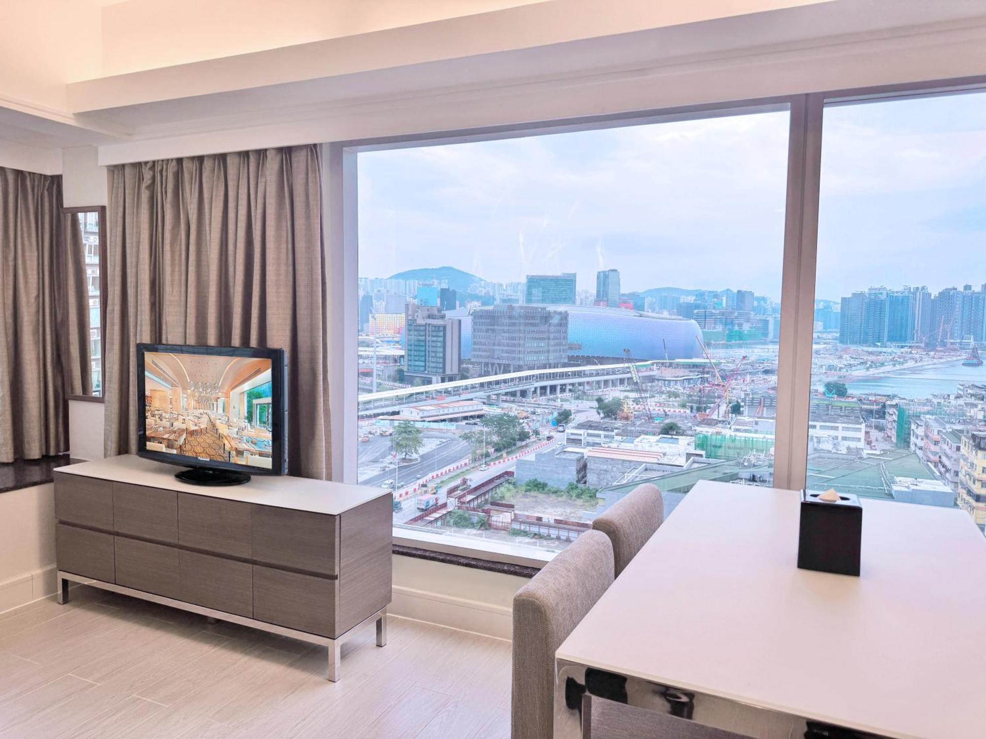 Suite Pool Garden View