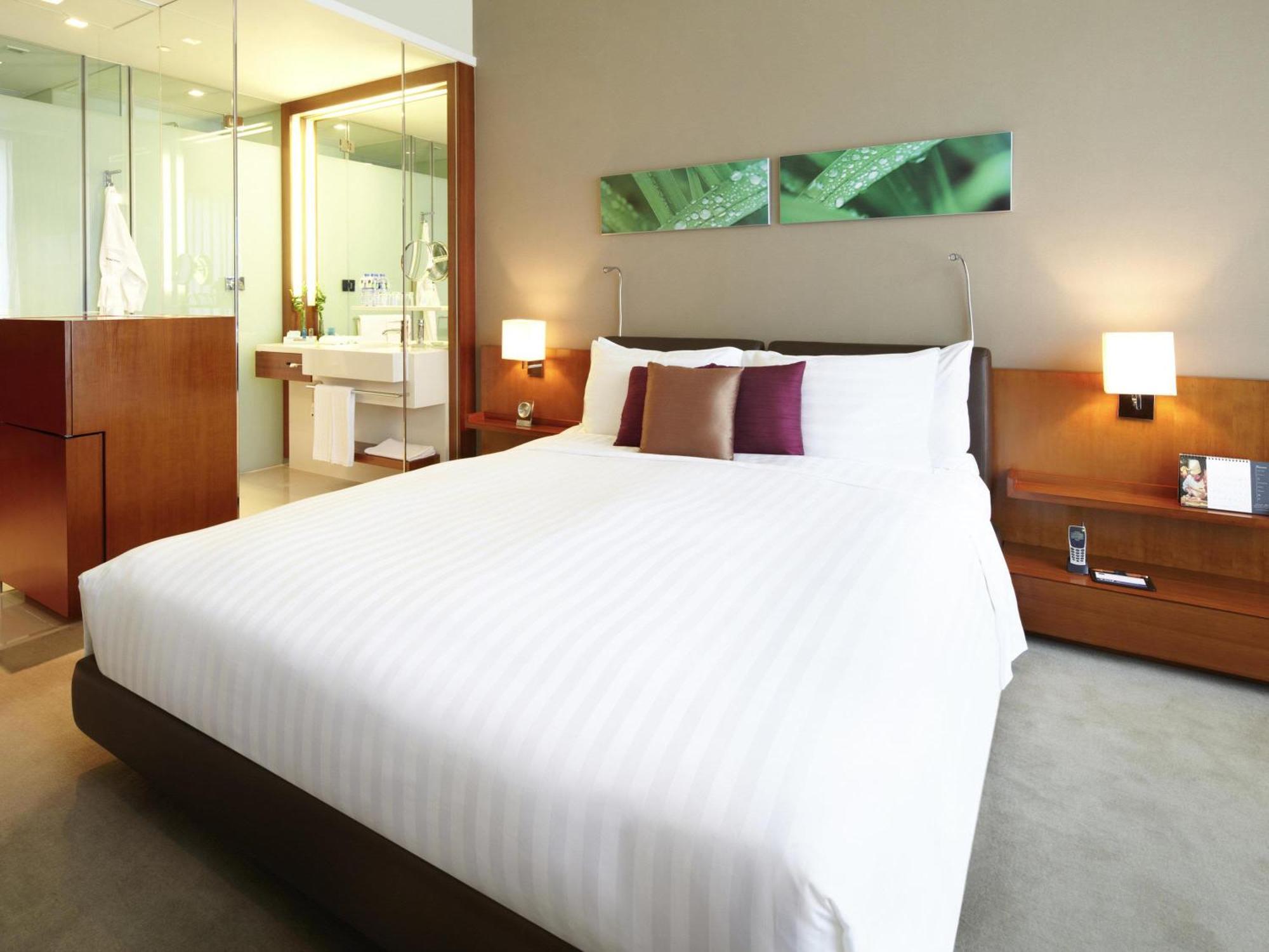 Standard Room Queen Bed