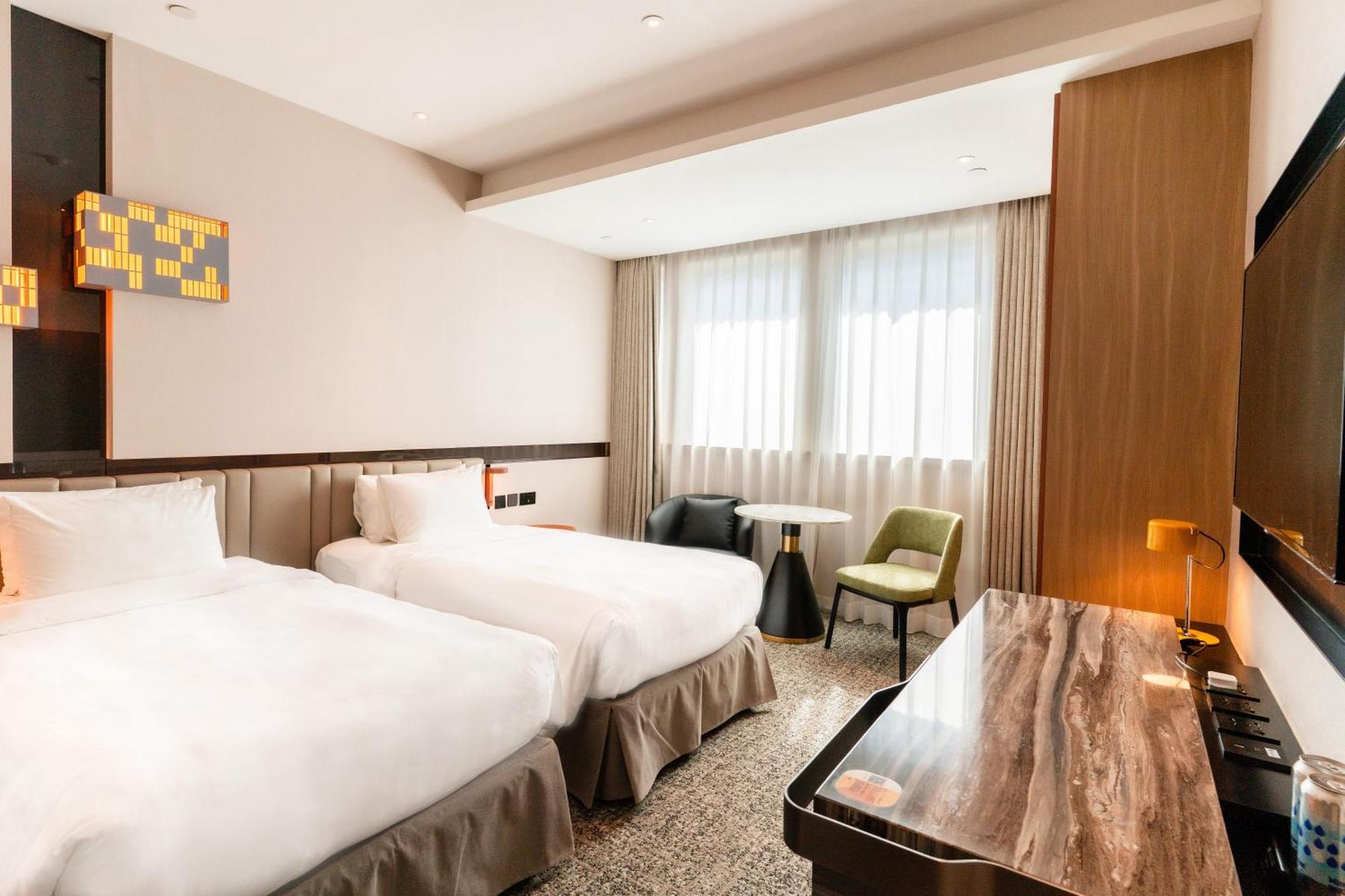 Platinum Grand Room 2 breakfasts