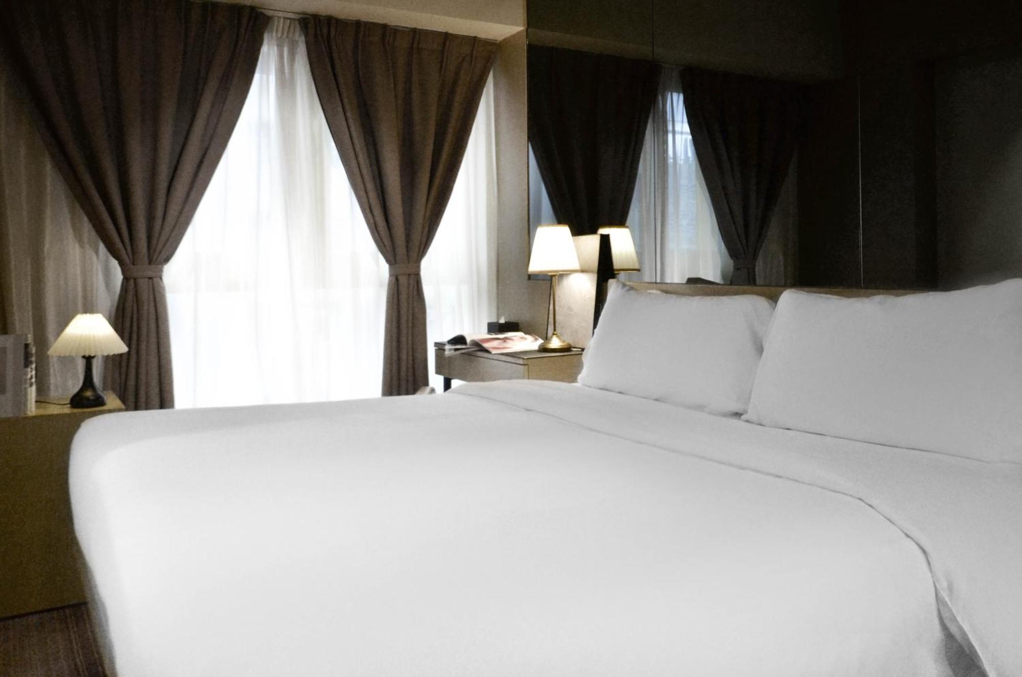 Superior Corner Room,1743167025:JPEG