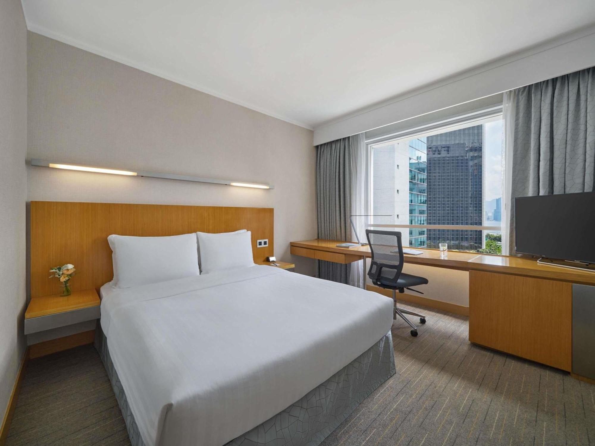 Standard Room 1 Queen Bed