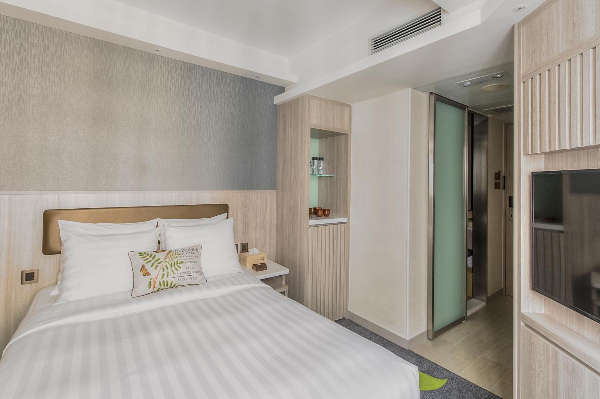 Oak Room Long Housekeeping Service 2-times or week,300678084:JPEG
